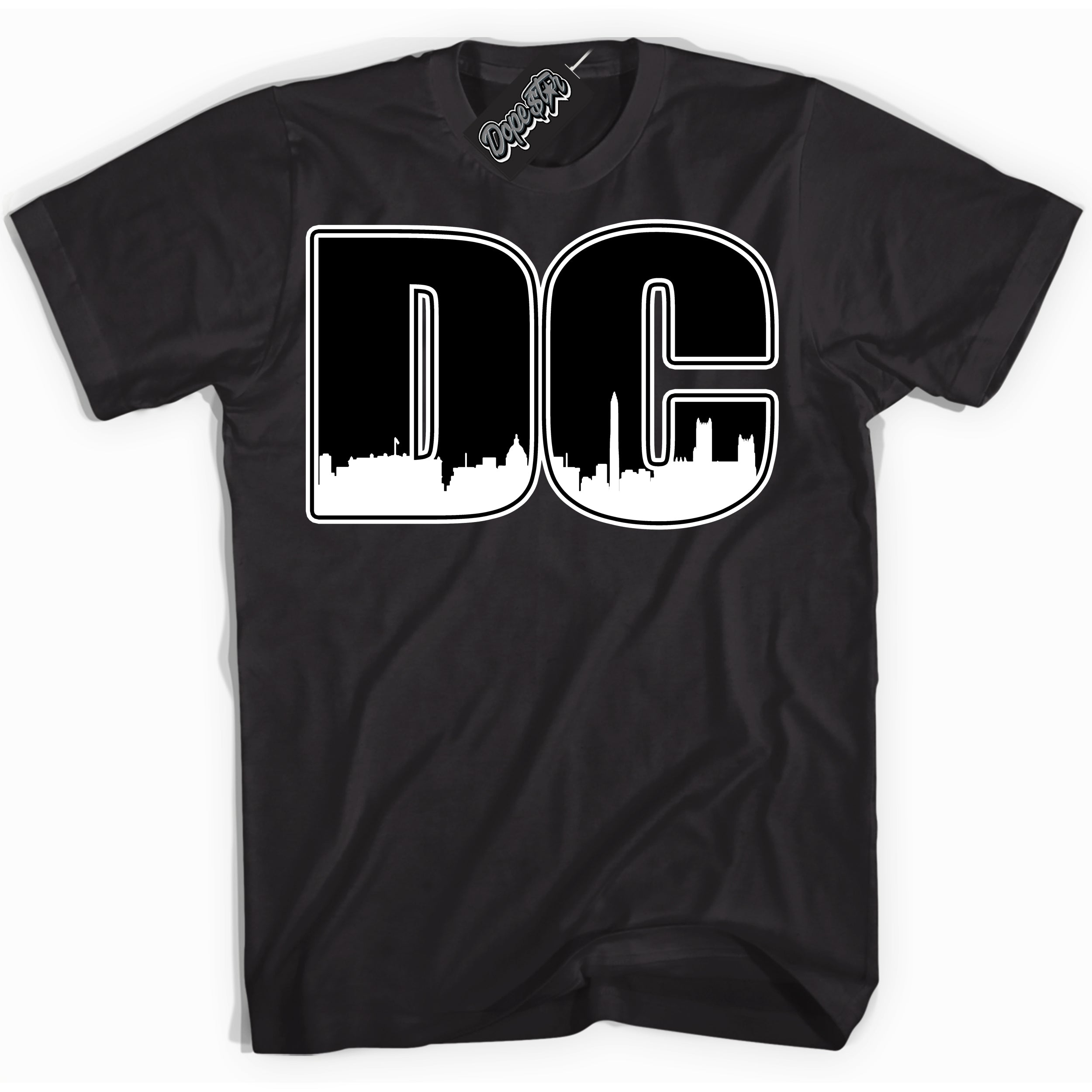 Cool Black Shirt with “DC” design that perfectly matches Suede Panda Dunk.