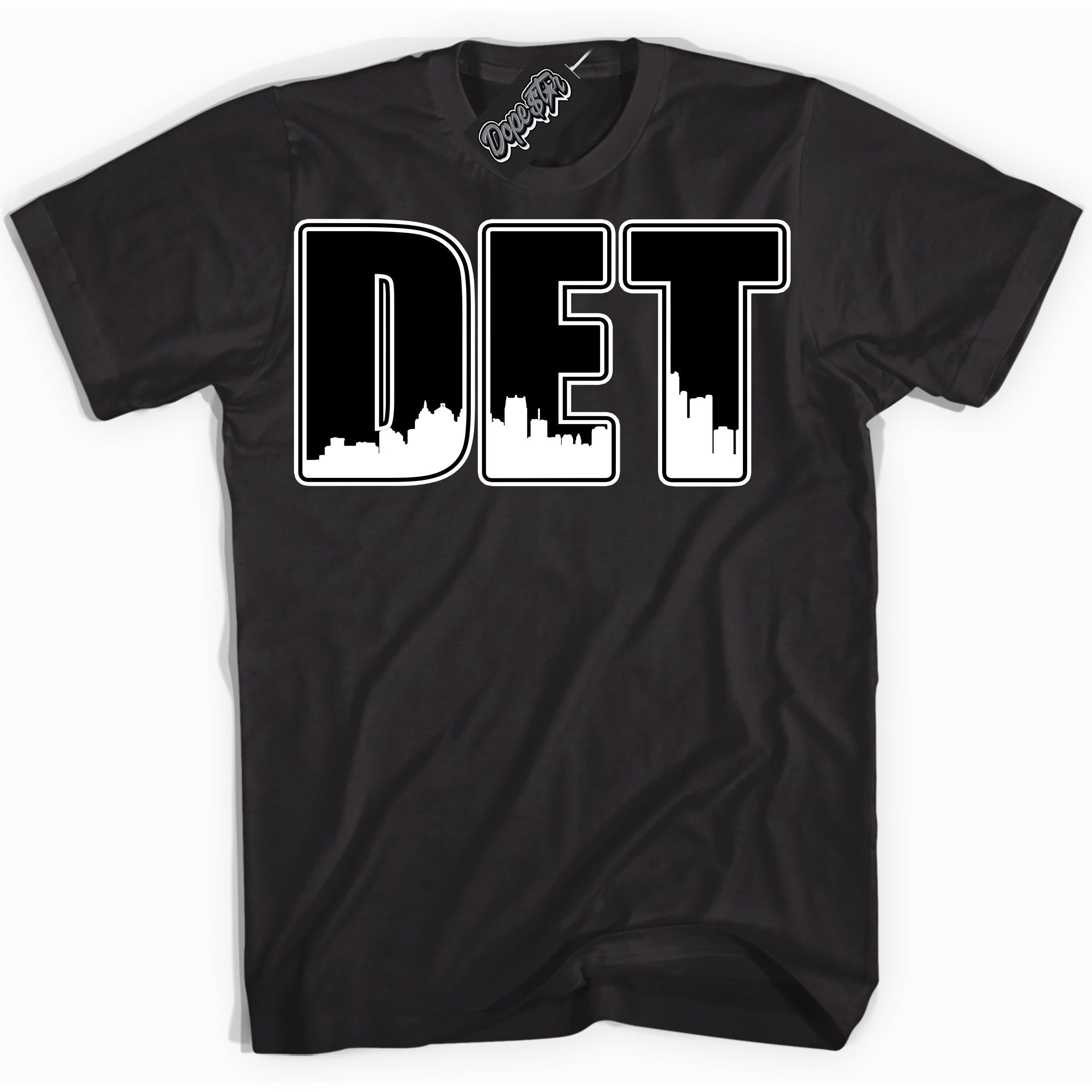 Cool Black Shirt with “Detroit” design that perfectly matches Suede Panda Dunk.