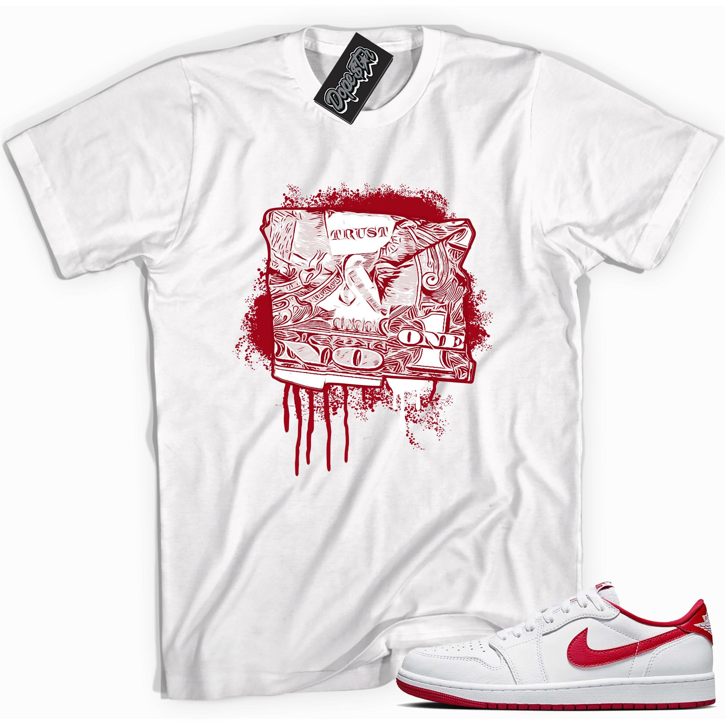 Cool White graphic tee with “ Trust No One Dollar ” print, that perfectly matches Air Jordan 1 Retro Low OG University Red and white sneakers 